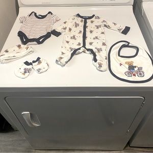 Matching bear clothing set for infants 0-3 months